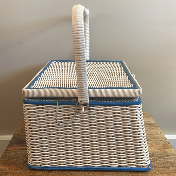 💙Vintage Sewing Basket /Caddy - Picture 2 of 10